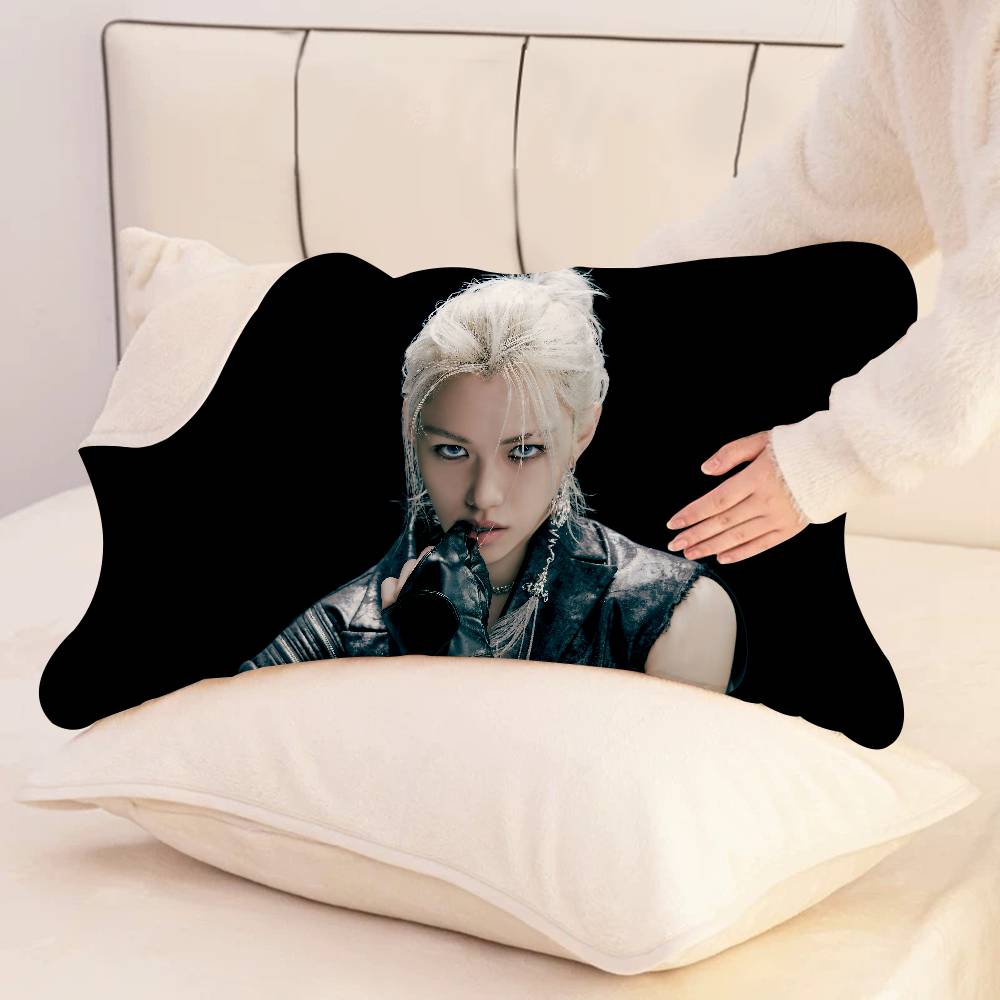 F-FelixS singer.png New Style  - Home Textiles Premium review and price